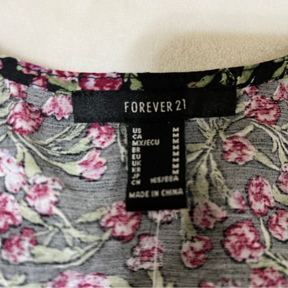 FOREVER 21 Womens Crop Top Plunging V-neckline Floral Smocked Size Medium - Picture 9 of 13